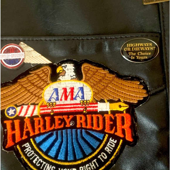 PARK V Vintage 90s Custom Black Leather Biker Vest w/Metal Pins-Patches -Size 42 - Picture 4 of 13